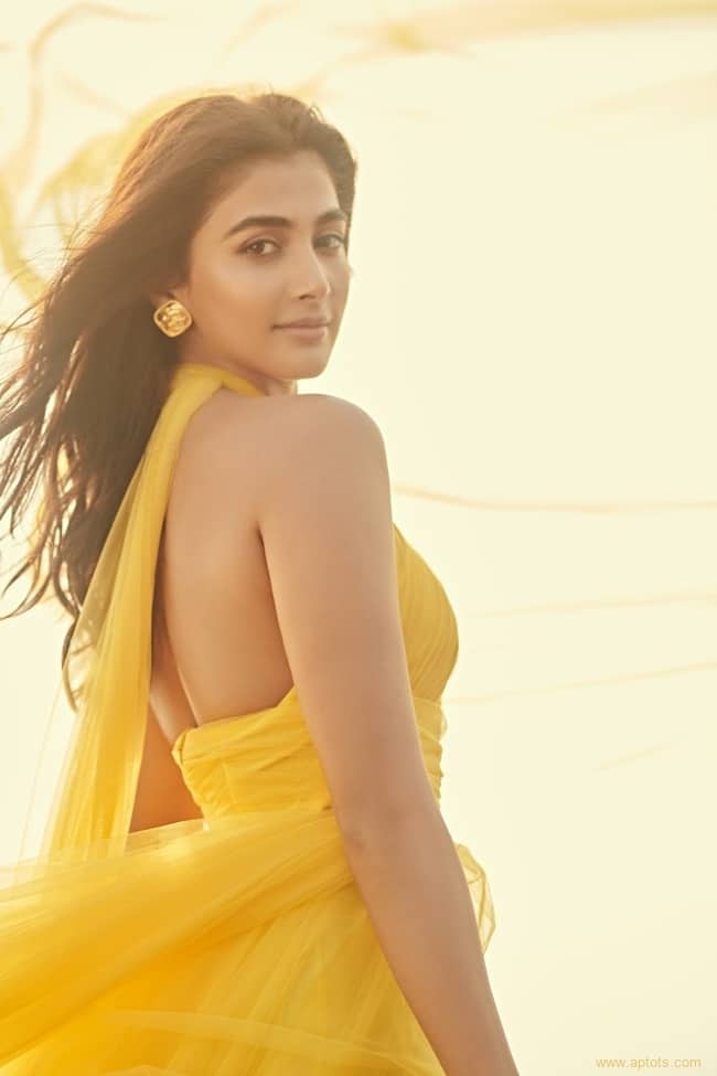 Vivacious Clicks Of Pooja Hegde In Yellow 12 1