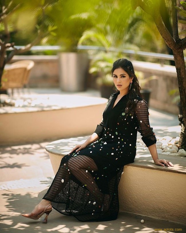 Stunning Looks Of Samyuktha Menon 13